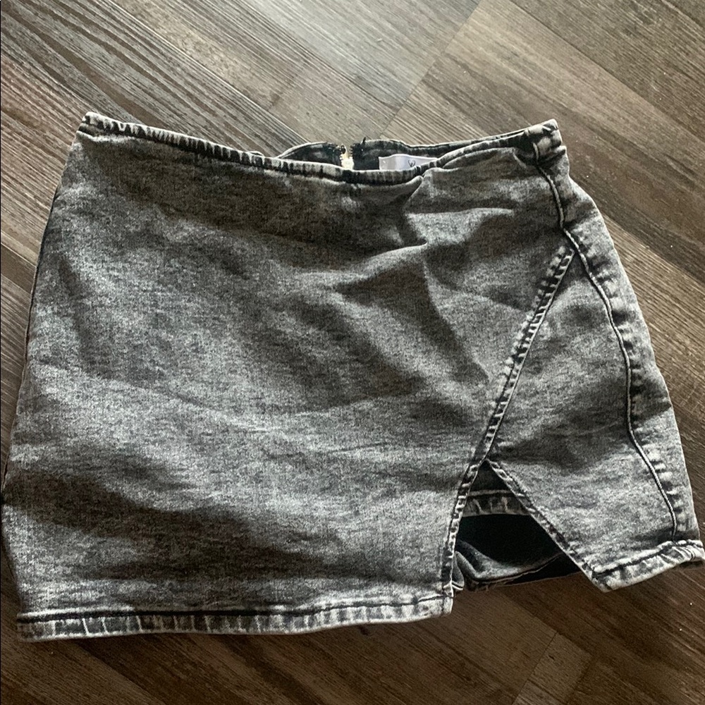 Windsor brand short skirt, size M, denim material, with zipper at the back